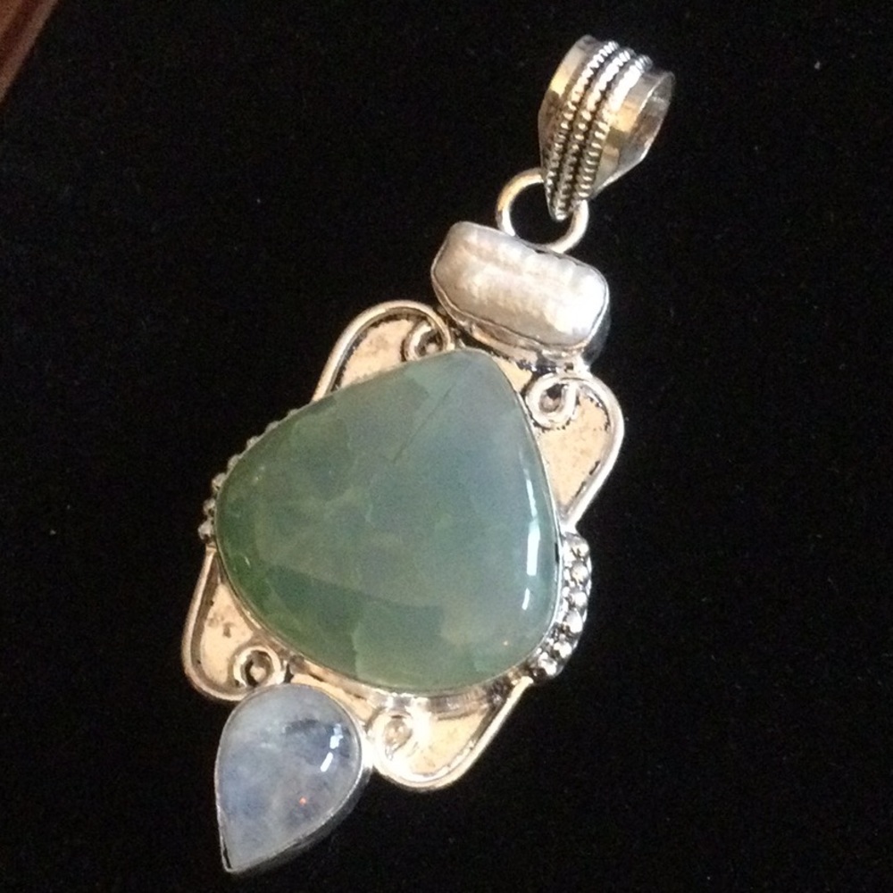 Beautiful Genuine Agate, Moonstone & Pearl Pendant